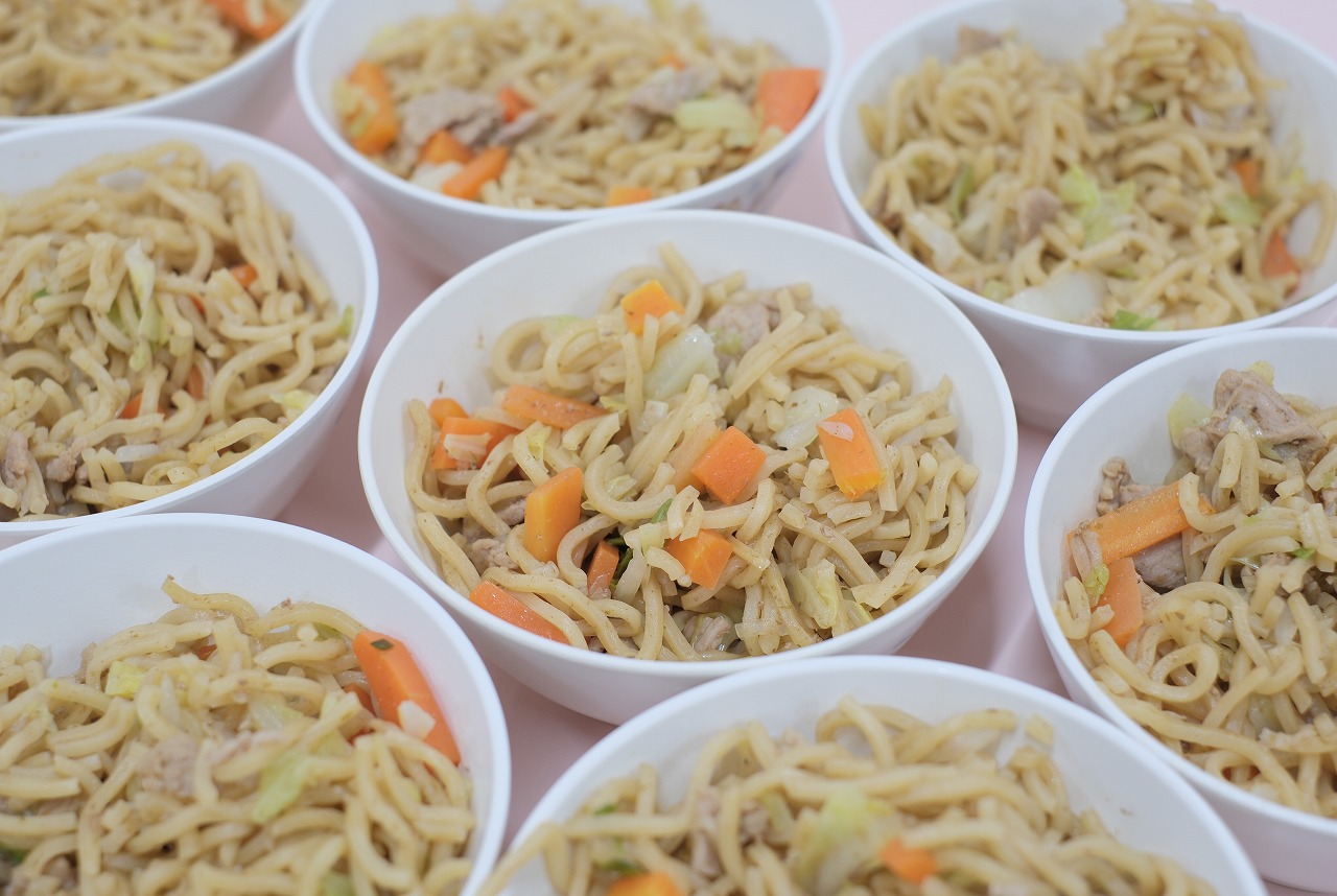 つぼみ組【０歳児】焼きそば給食